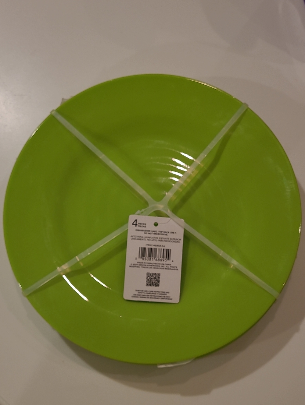 NWT Bright Lime Green Melamine Dinner Plates - Set of 4